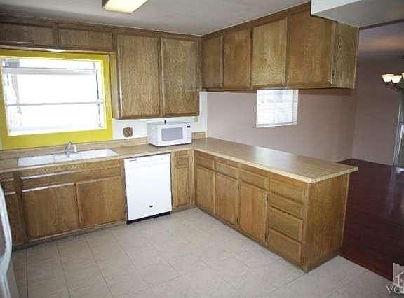 5th image of 796 Masterson Dr
