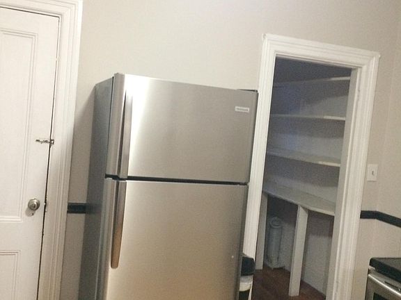 4th image of 709 E 4th St #1