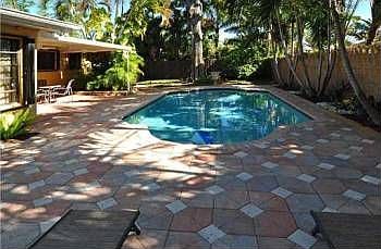 4th image of 632 NW 25th St
