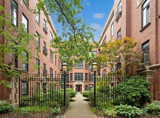 2910 N Pine Grove Ave #1, Chicago, IL 60657