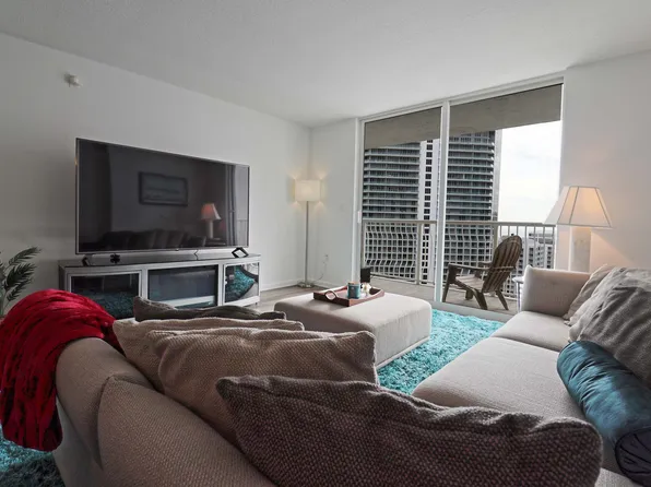 1200 Brickell Bay Dr, Miami, FL