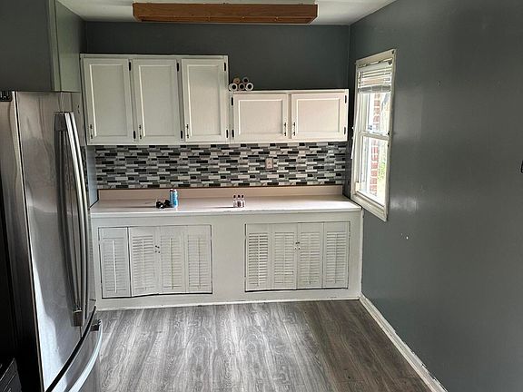 3rd image of 2827 Whitlock St