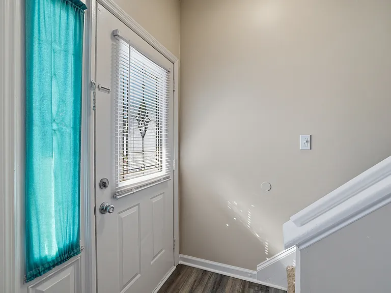 Sterling Pointe Apartments — Photo 42