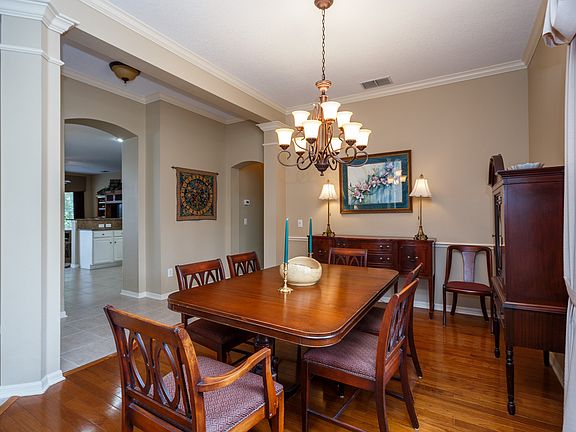 2nd image of 398 Chinook Cir
