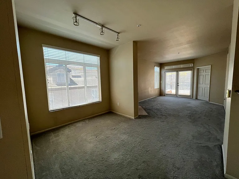 2400 5th Ave #401 — Photo 2