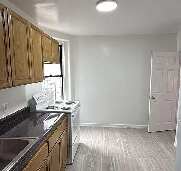 2654 Marion Ave — Photo 4