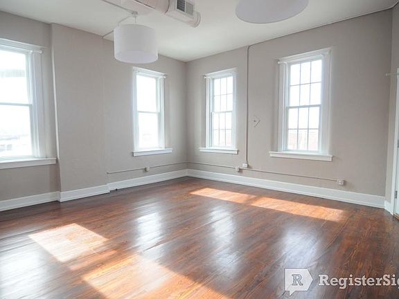 4th image of 36 1/2 S 3rd St APT B