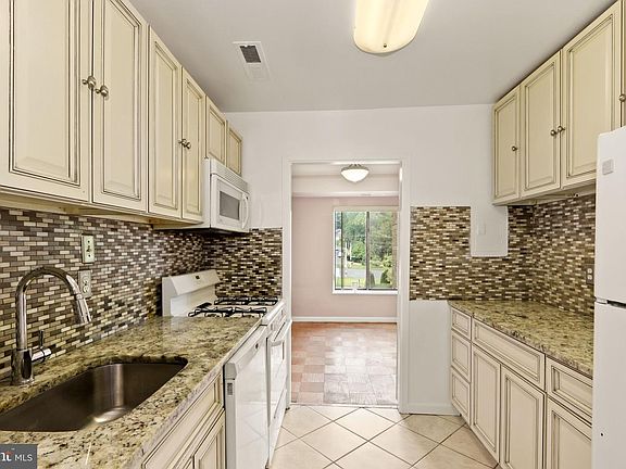 2nd image of 6001 Arlington Blvd APT 308