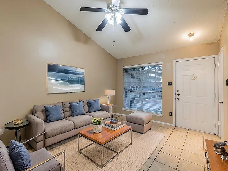 1015 E Yager Ln #172 — Photo 3