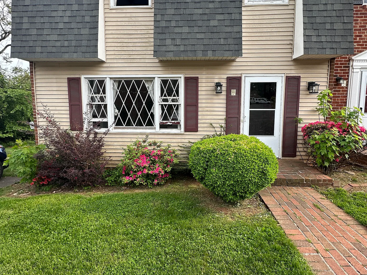 3 bed, 1.5 bath, 1400 sqft, $1,300 — Photo 1