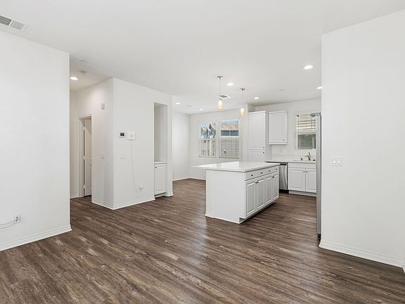 3rd image of 503 Sandpiper Way