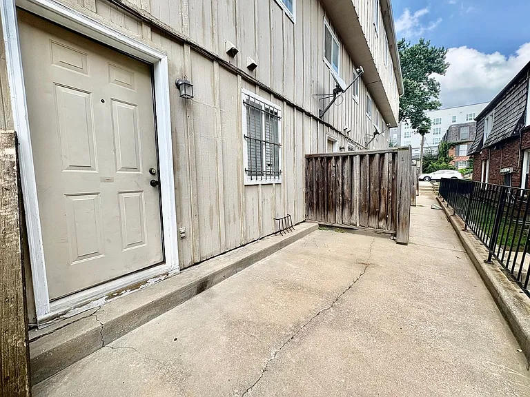 4420 Jarboe St — Photo 25