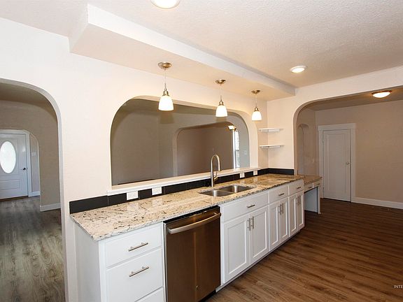 4th image of 904 3rd St