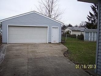 2nd image of 3942 Lake Rd