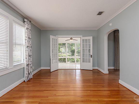 4th image of 925 E Blount St