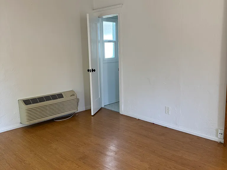 411-413 E Randolph St #A — Photo 11