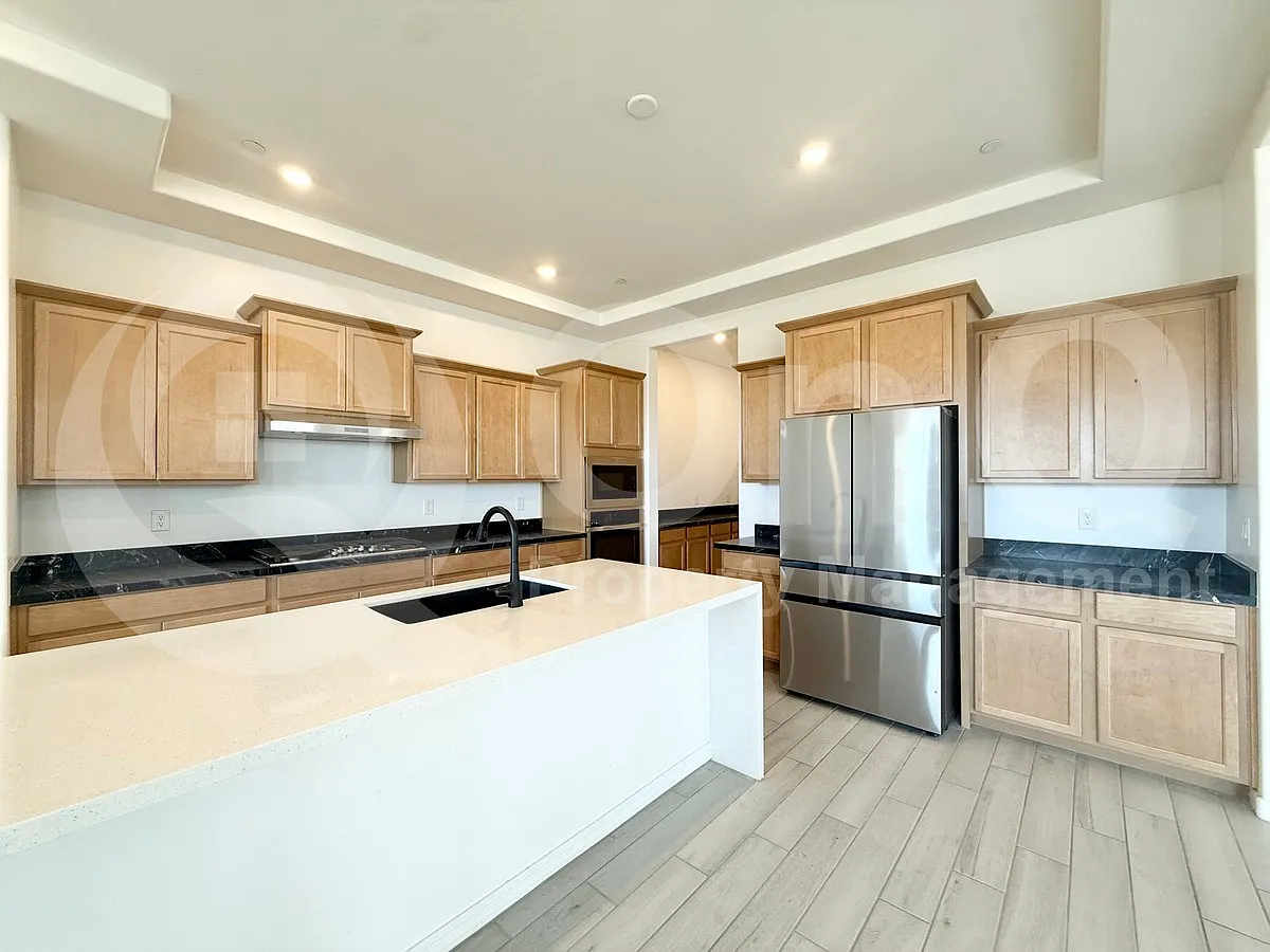 4 bed, 3.5 bath, 3232 sqft, $3,200 — Photo 3