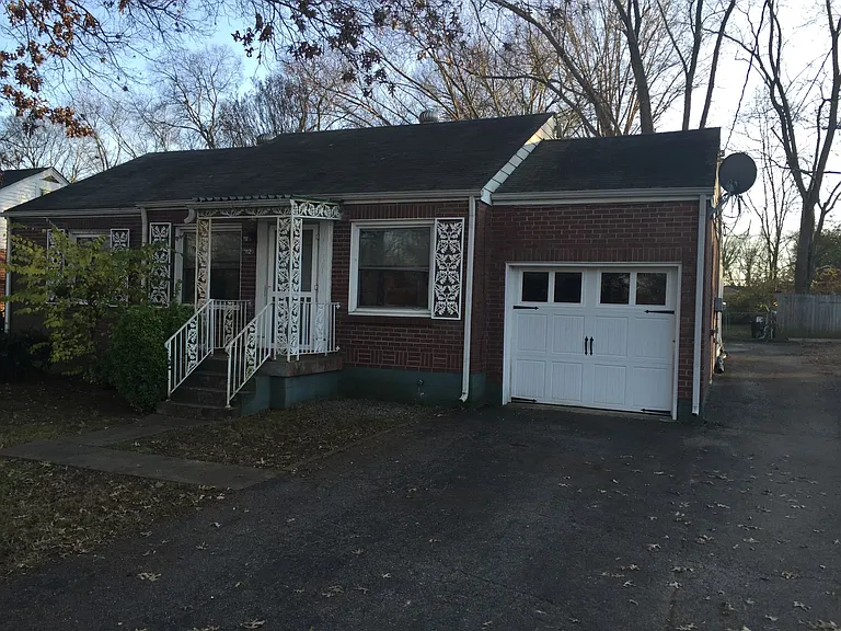 1120 Inglewood Dr — Photo 1
