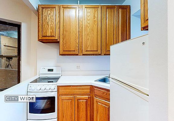 5th image of 439 W 51st St APT 3W