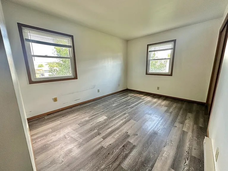 320 Joseph St — Photo 12