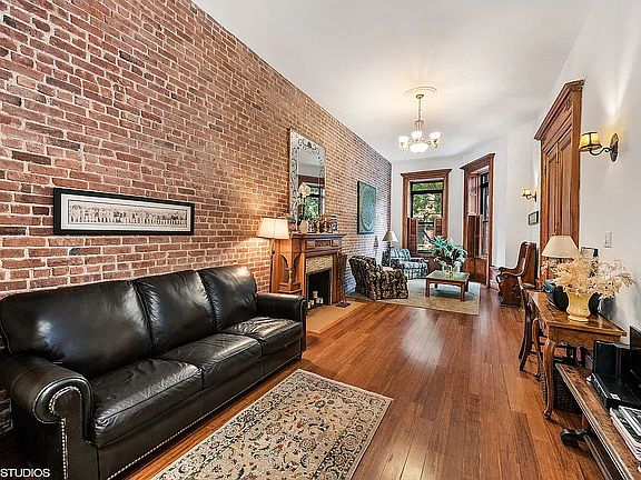 5th image of 105 W 118th St