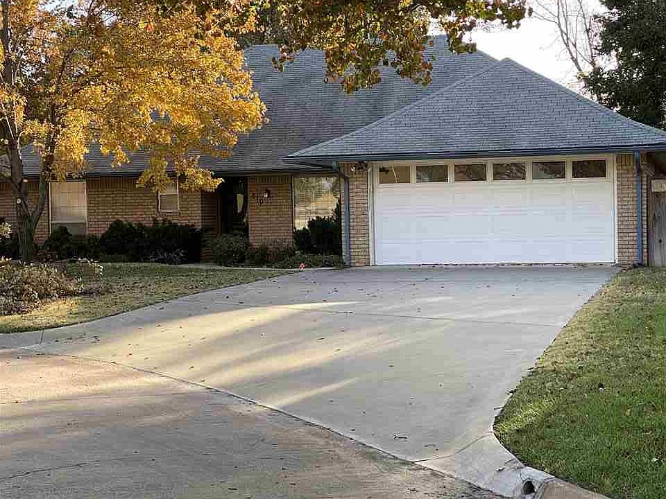 1st image of 810 Canary Pl