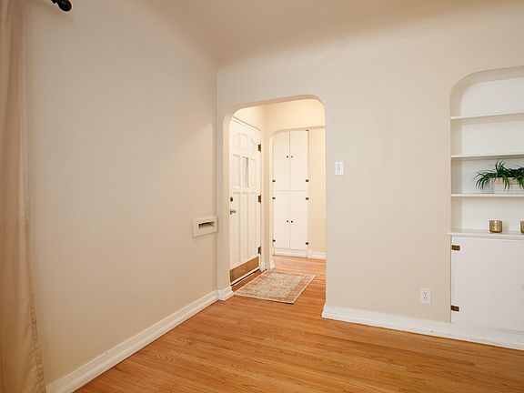 3rd image of 314 Richmond Dr SE