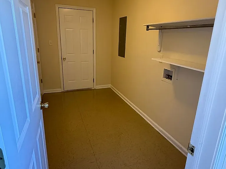 105 Taylors Ct — Photo 15