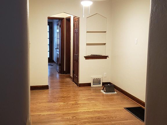 4th image of 6340 Bancroft Ave #1E