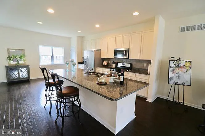 145 Time Cir — Photo 10