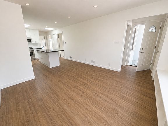 4th image of 265 Lobos St