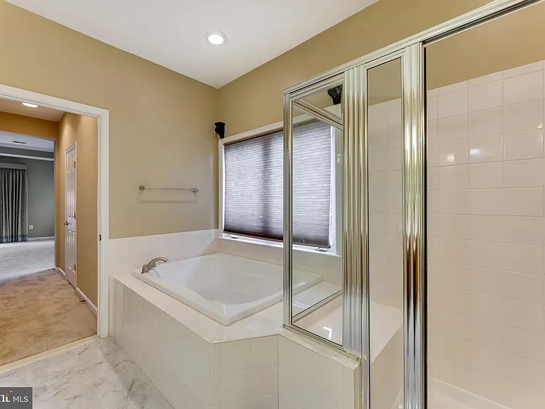 Master Bathroom Soak Tub & Shower