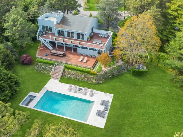 36 Blackwatch Ct, Southampton, NY 11968