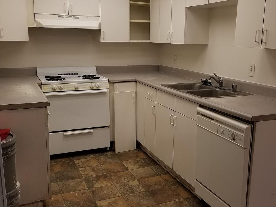 Kitchen with gas overn