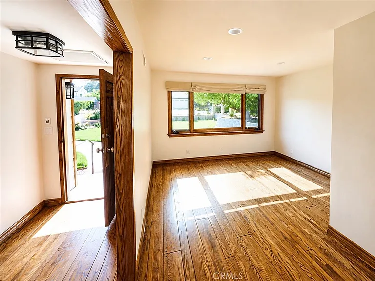4720 Hayman Ave — Photo 12