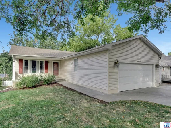 2749 S 38th St, Lincoln, NE 68506