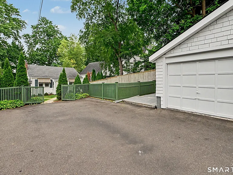 4 Highview Ave #R — Photo 23