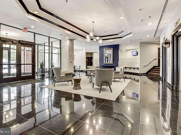 5th image of 1001 N Randolph St APT 618