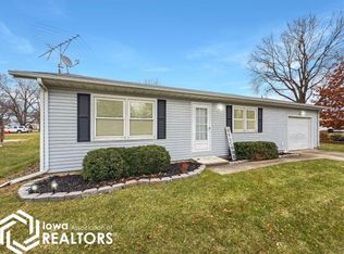 821 4th St NW, Hampton, IA 50441