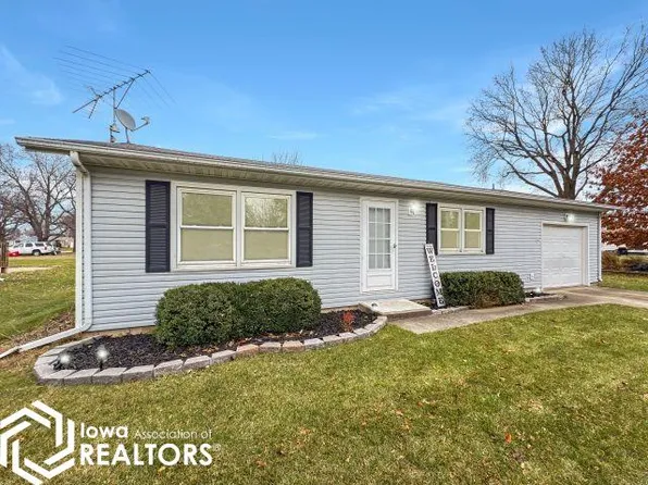 821 4th St NW, Hampton, IA 50441