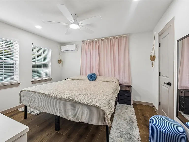1224 Welch St #1 — Photo 8