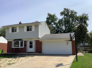 38512 Monterey Dr, Sterling Heights, MI 48312