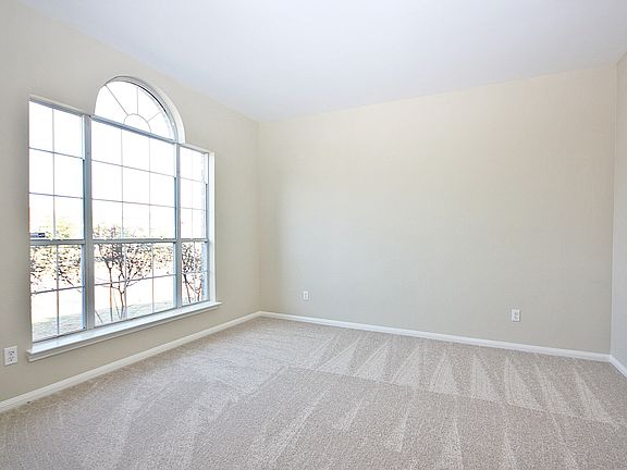 3rd image of 724 Cattail Cir
