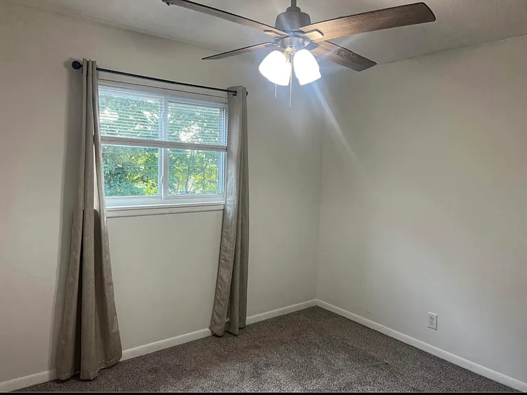 2807 Pembroke Ln #16 — Photo 6