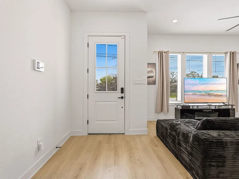 6528 Weston St #A — Photo 5
