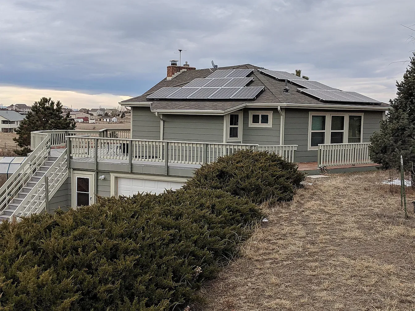 3 bed, 2.5 bath, 2700 sqft, $3,200 — Photo 2