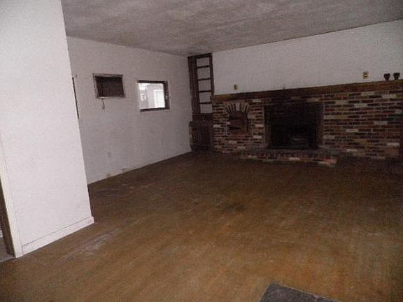 3rd image of 26 Telegraph St