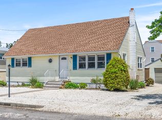 307 W 15th St, Ship Bottom, NJ 08008
