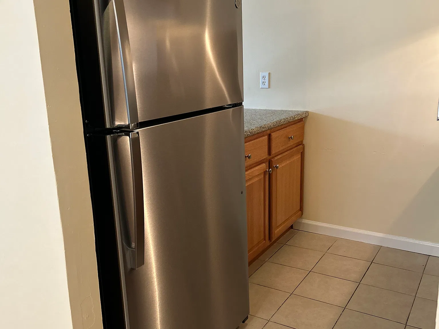 2 bed, 700 sqft, $2,400 — Photo 4