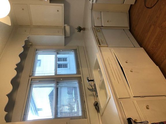 2nd image of 28 Holcomb St